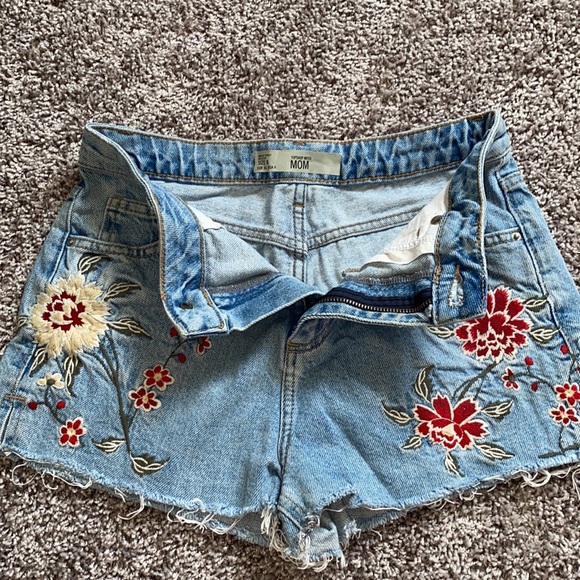 Jean Shorts - Picture 3 of 4